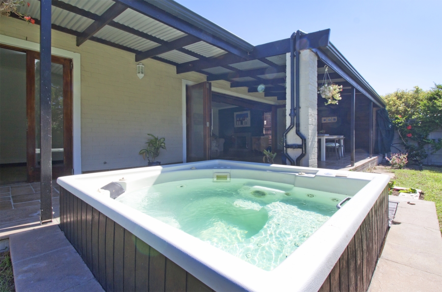 3 Bedroom Property for Sale in Milkwood Park Western Cape